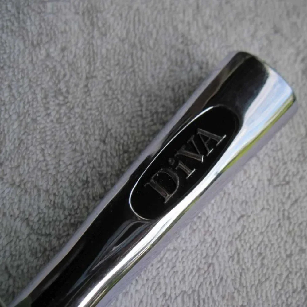 Goody Diva Cushion Hair Brush 1999 Reflective Silver Mirror Plastic Handle Back